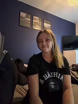 Webcam Model (Sky25x)  is live.Free join now!