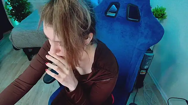 CranberryHot - Stripchat Cam Model