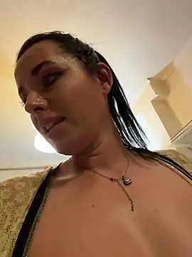 Hotmomcheckk_ webcam