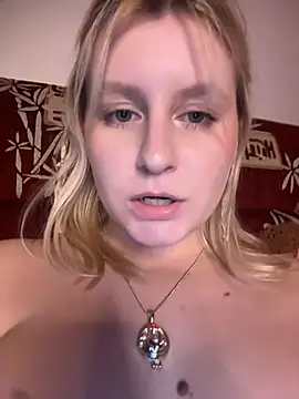 Flora_SecretLife webcam