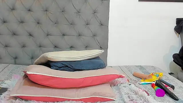 nahiroby_ebony webcam