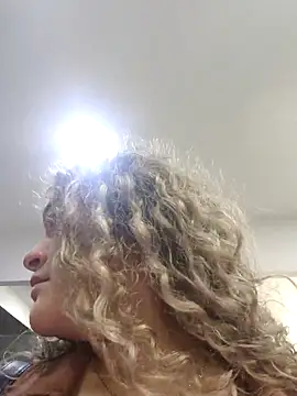 Sara_smiiith211 webcam