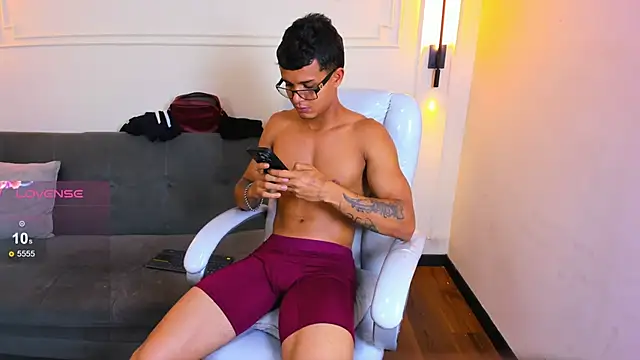 Paradise_boy_s webcam