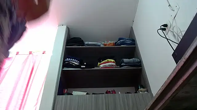 nicolle_milf1978 webcam