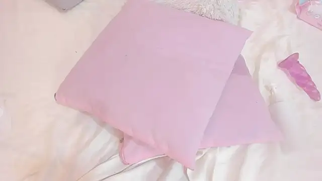 mask_red_girl webcam