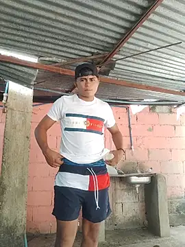 HOTRAINYGOLDEN webcam