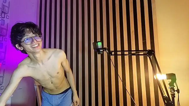 Twink_Sebas7 webcam