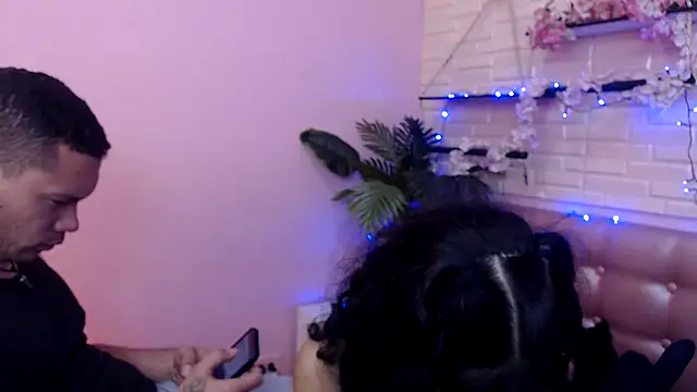 Aronandmoli69 webcam