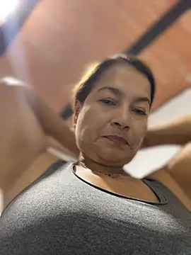 jlo_69 (F milf) - Vibrator toy in my ass