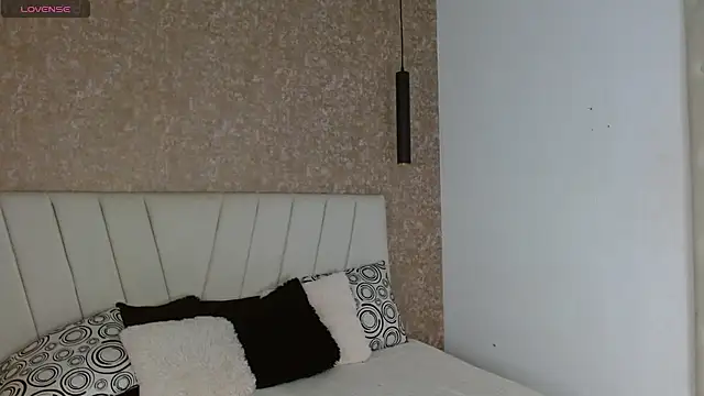 alicesmity_ (F young) - show pussy + fuck pussy