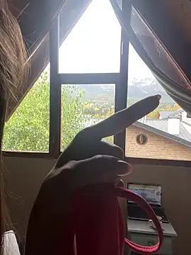 Webcam Model (Yara-Lolii)  is live.Free join now!