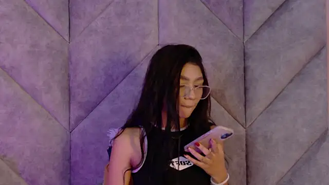 SERENA_JONESS webcam