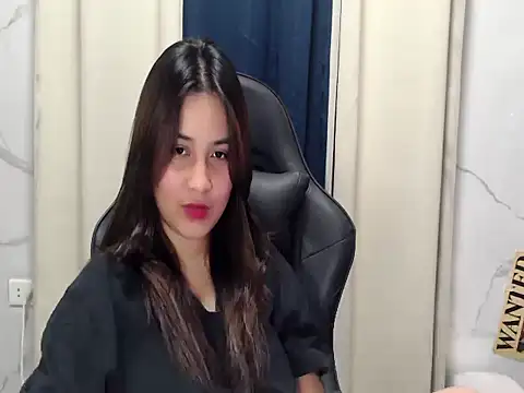 _bellatrixy_ (F young) - 🖤 HI IM BACK !! MAKE ME NAKED!!🖤