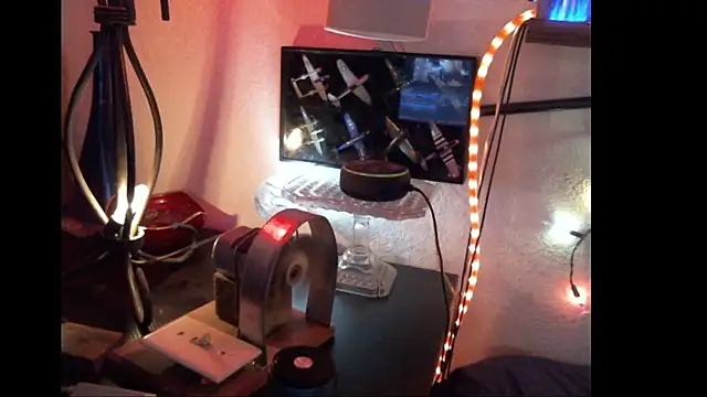 Pussyeat2please webcam