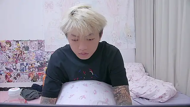 chocolates-001 - Chocolates-001's free webcam - UK Sex Cams