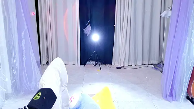 Dancer_Lucky-Nini webcam