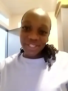 InnocentSlutXx webcam