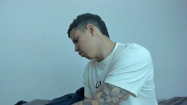 LatinsGuys2026 webcam