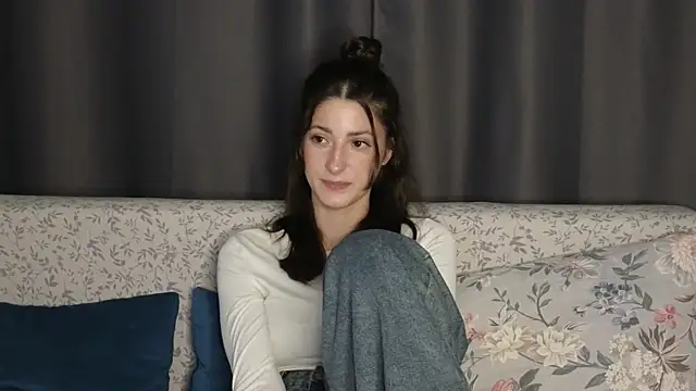 yayfine (F teen) - prolonged eye contact close-up