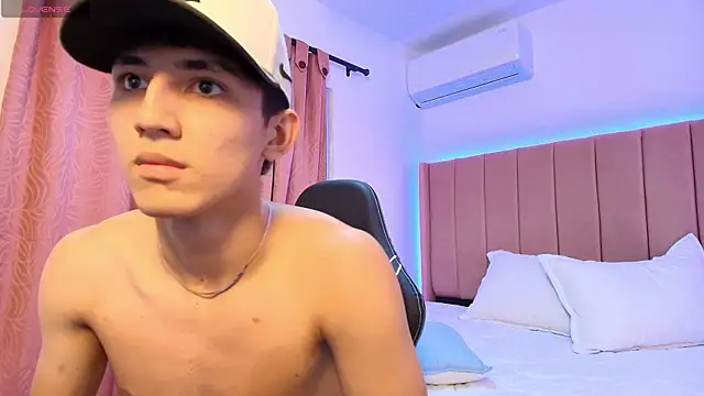 valentino_rey (M twink) - take off my shirt