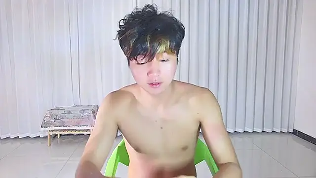 cream-001 (M twink) - 特写展示腹肌