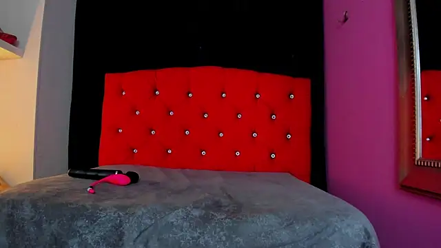 ScarletBigTitties webcam