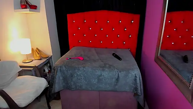 ScarletBigTitties webcam