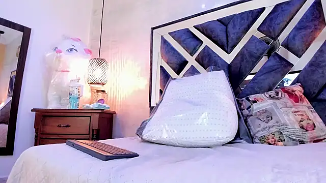 annie_vega17_ webcam