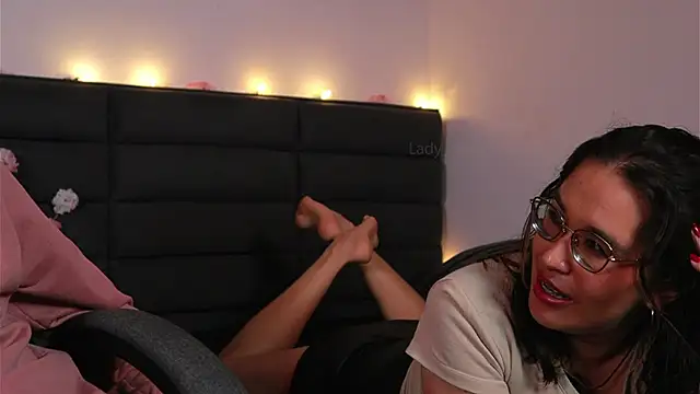 kathieandpovcock1 webcam