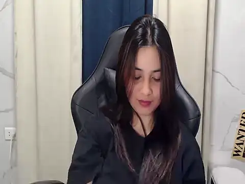 _bellatrixy_ (F young) - 🖤 HI IM BACK !! MAKE ME NAKED!!🖤