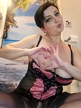 lucillabollente's Stripchat show and profile