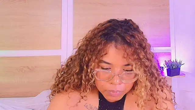 Your_big_ebony_goddness webcam