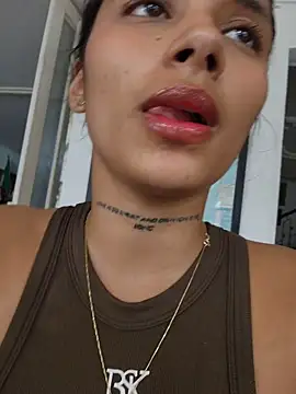 lorena_mcfly (F young) - Toy CONTROL until squirt💦 IN PUBLIC