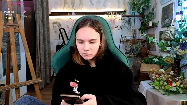 melissatravel (F teen) - show nipples