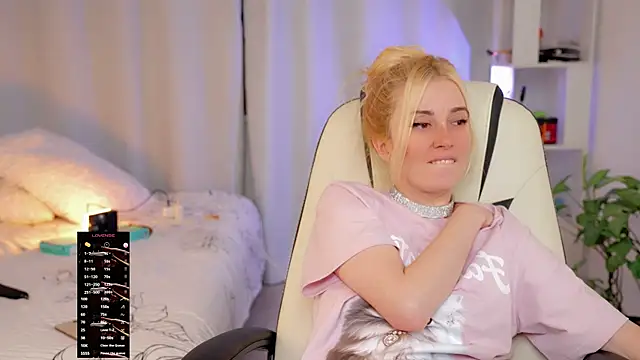 super_peach_stream11 webcam