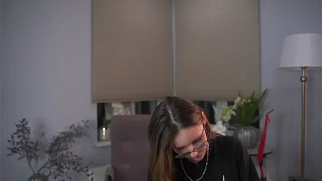 linnlandsman (F teen) - Stand up and showing my outfit