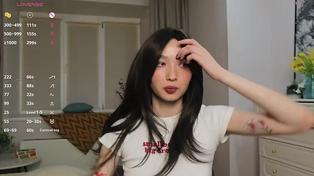 ikuyo_ (F young) - massage tits close to cam