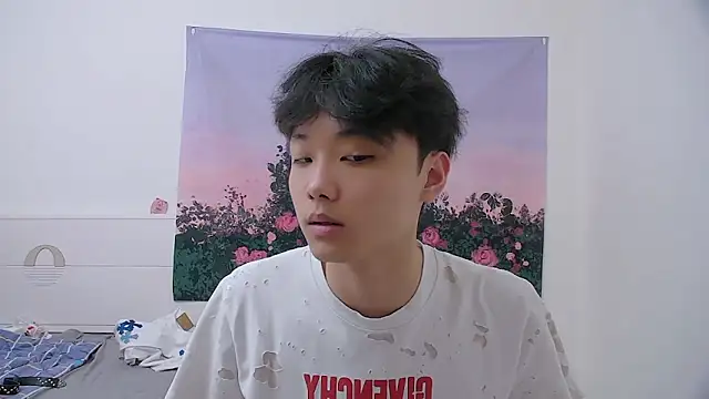 icecream-002's live cam