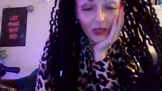 shyhornymommy webcam