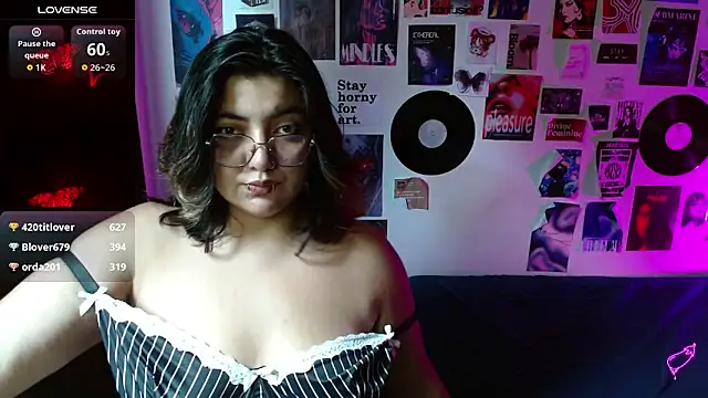 Roxy_f_w webcam