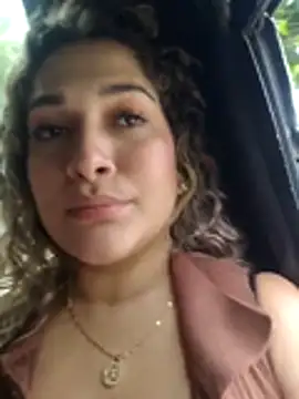 Sara_smiiith211 webcam