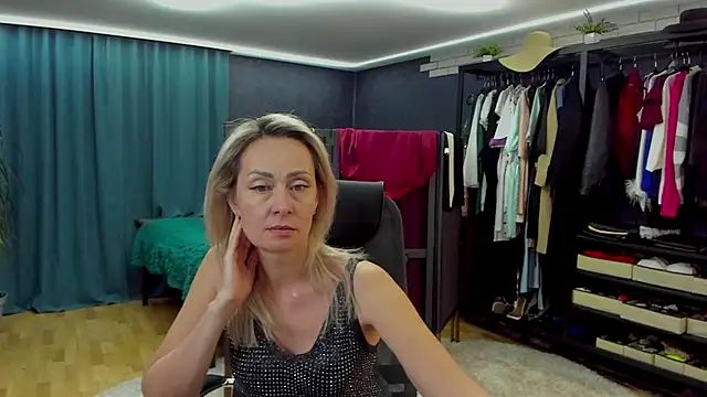 Julia_Cherry_ webcam