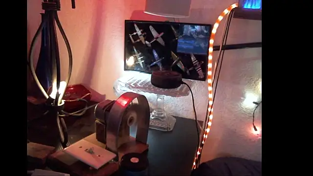 Pussyeat2please webcam