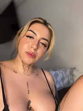 CarolQueen1_ webcam