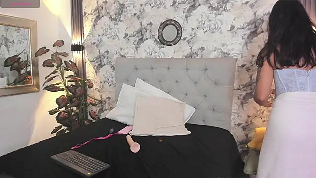 MadameVelouur webcam