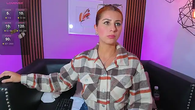 Nahiajhonson_ webcam