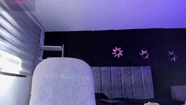 CarolineFyre webcam