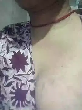 Julilodhi8695 webcam