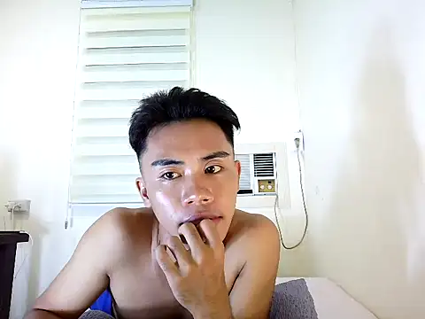 valerio_fernan (M young) - hi im new heere help me cum💦💦