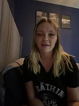 Webcam Model (Sky25x)  is live.Free join now!